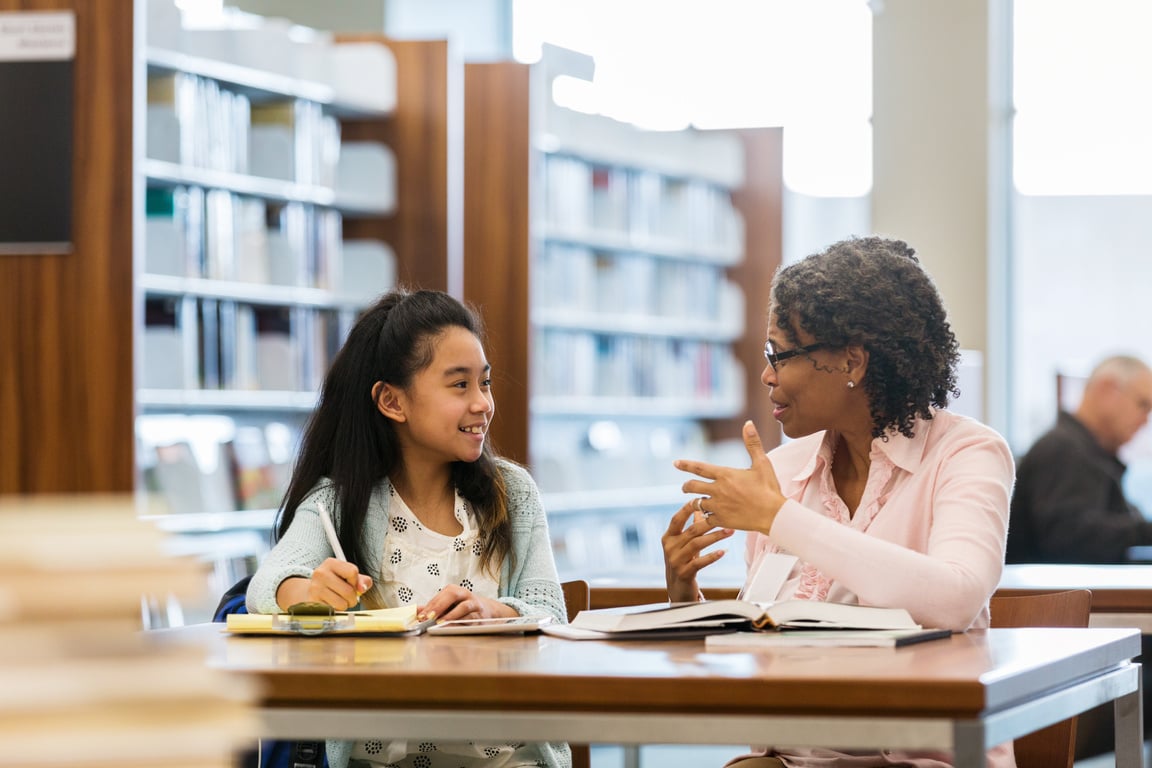 Volunteer tutor helps schoolgirl